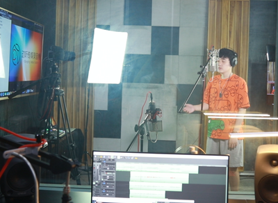 浑厚之声 新疆专题配音与影视节目制作的融合艺术